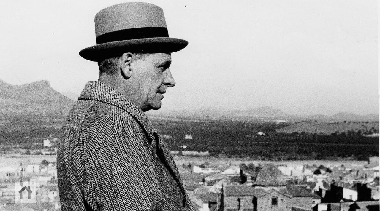 Единственно подлинные мысли — мысли утопающего. Всё прочее — риторика, поза, внутреннее фиглярство.
Хосе Ортега-и-Гассет
Ещё главу и спать 📚 (https://t.me/+GasxIIKR6BlYjdi) | Сетка — социальная сеть от hh.ru