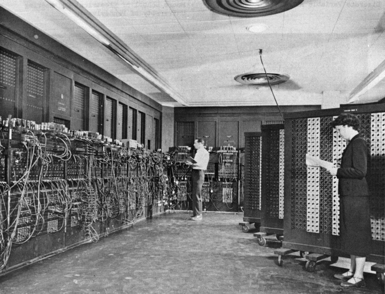 Короткая жизнь ENIAC.
Упоминал эту интересную железку чуть раньше | Сетка — социальная сеть от hh.ru