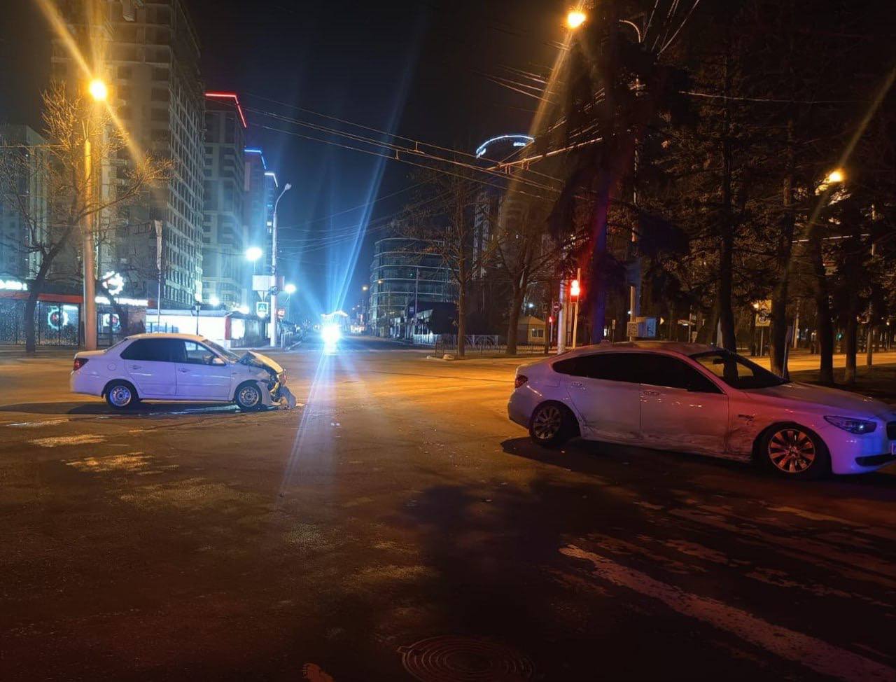 В Ставрополе на проспекте Карла Маркса вчера вечером столкнулись BMW и Datsun
Пассажирка Datsun получила травмы | Сетка — социальная сеть от hh.ru