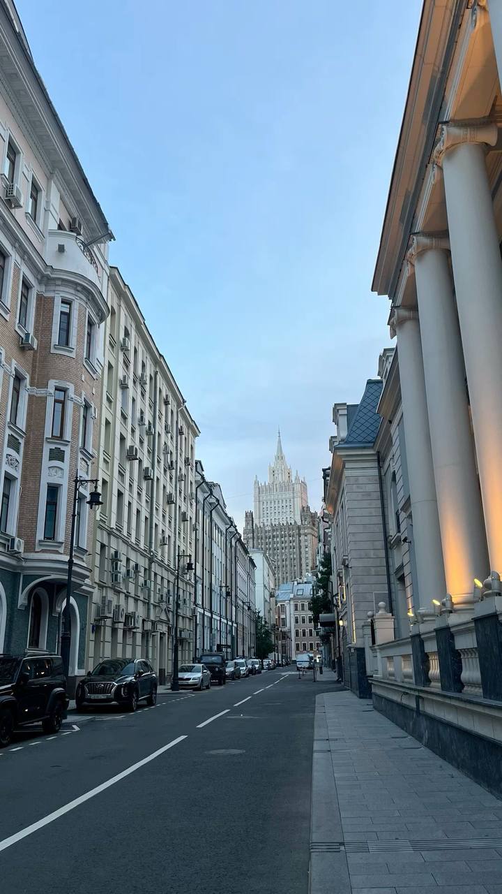 🗣Бесплатные экскурсии по Арбату в эти выходные
8 и 9 февраля
Вы прогуляетесь с экскурсоводом, узнаете историю улицы, интересные факты об известных людях и событиях, а также сможете полюбоваться красив... | Сетка — социальная сеть от hh.ru