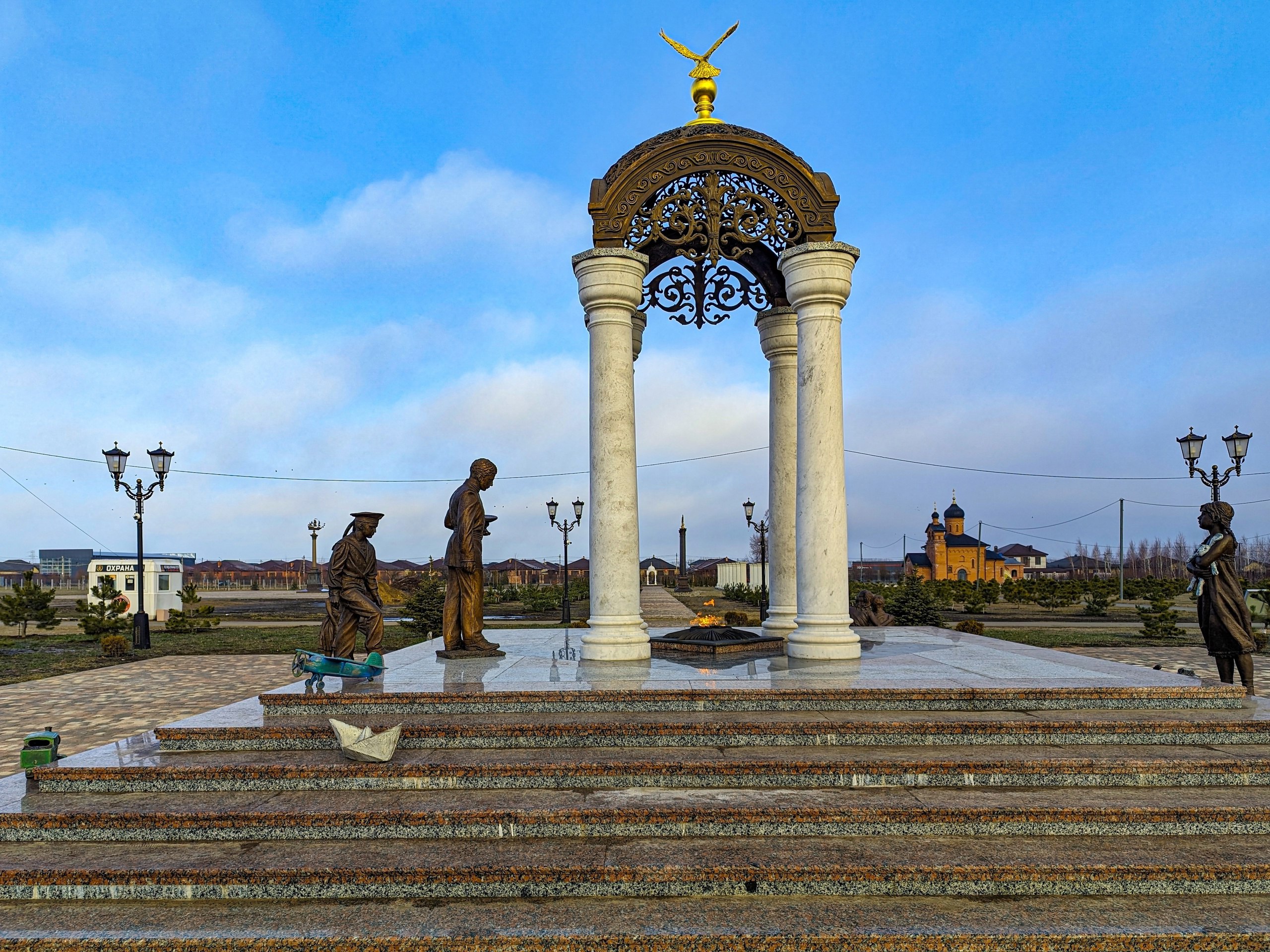 Михайловск. Адмиральский парк. Памятник "Огонь памяти"
📷 artphoto26rus
@stavropolyevibe | Сетка — социальная сеть от hh.ru