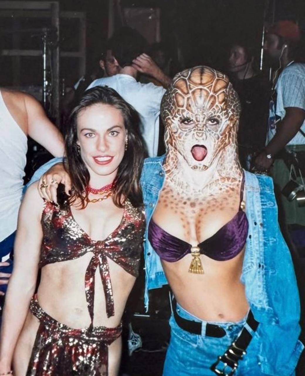 На съёмках фильма «От заката до рассвета» (1996) | Сетка — социальная сеть от hh.ru