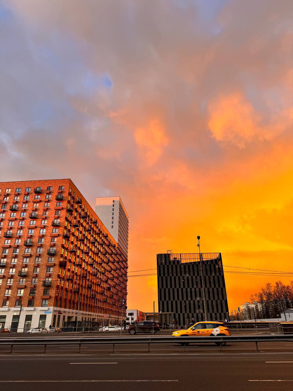 🌇 Невероятной красоты закат украсил небо над МосквойПрисылайте свои фотографии красивых закатов в комментарии👇🏻
📲Подпишитесь на Вдвижении | Сетка — социальная сеть от hh.ru