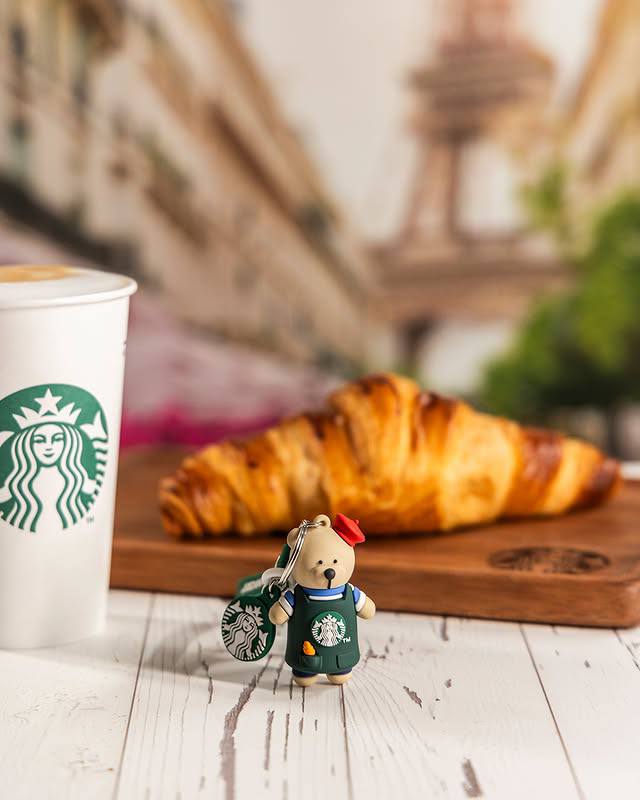 Милота, мексиканский Starbucks выпустил сумку-круассан и подвеску — мини-бариста мишку с круассаном в кармане.
Stars Coffee, а вы так можете? 😏
🍕 ЗЛП | Сетка — социальная сеть от hh.ru