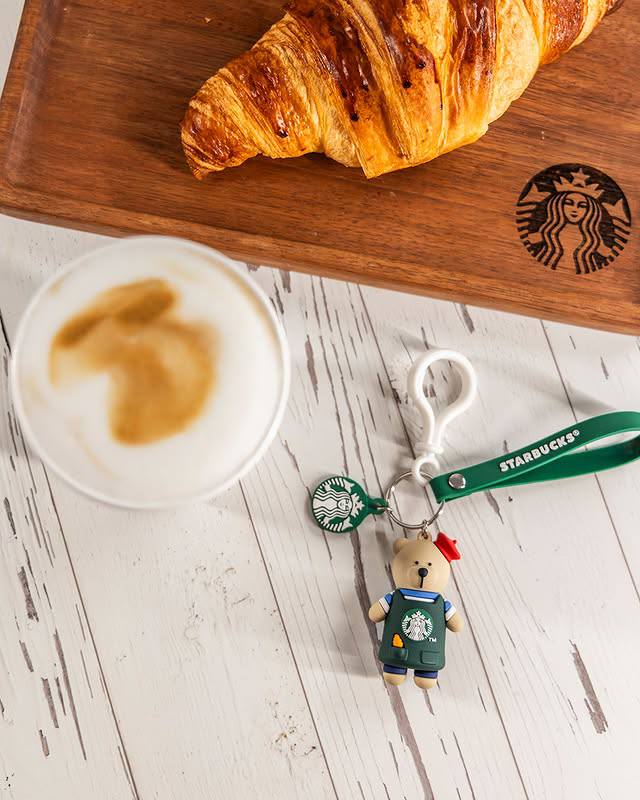 Милота, мексиканский Starbucks выпустил сумку-круассан и подвеску — мини-бариста мишку с круассаном в кармане.
Stars Coffee, а вы так можете? 😏
🍕 ЗЛП | Сетка — социальная сеть от hh.ru