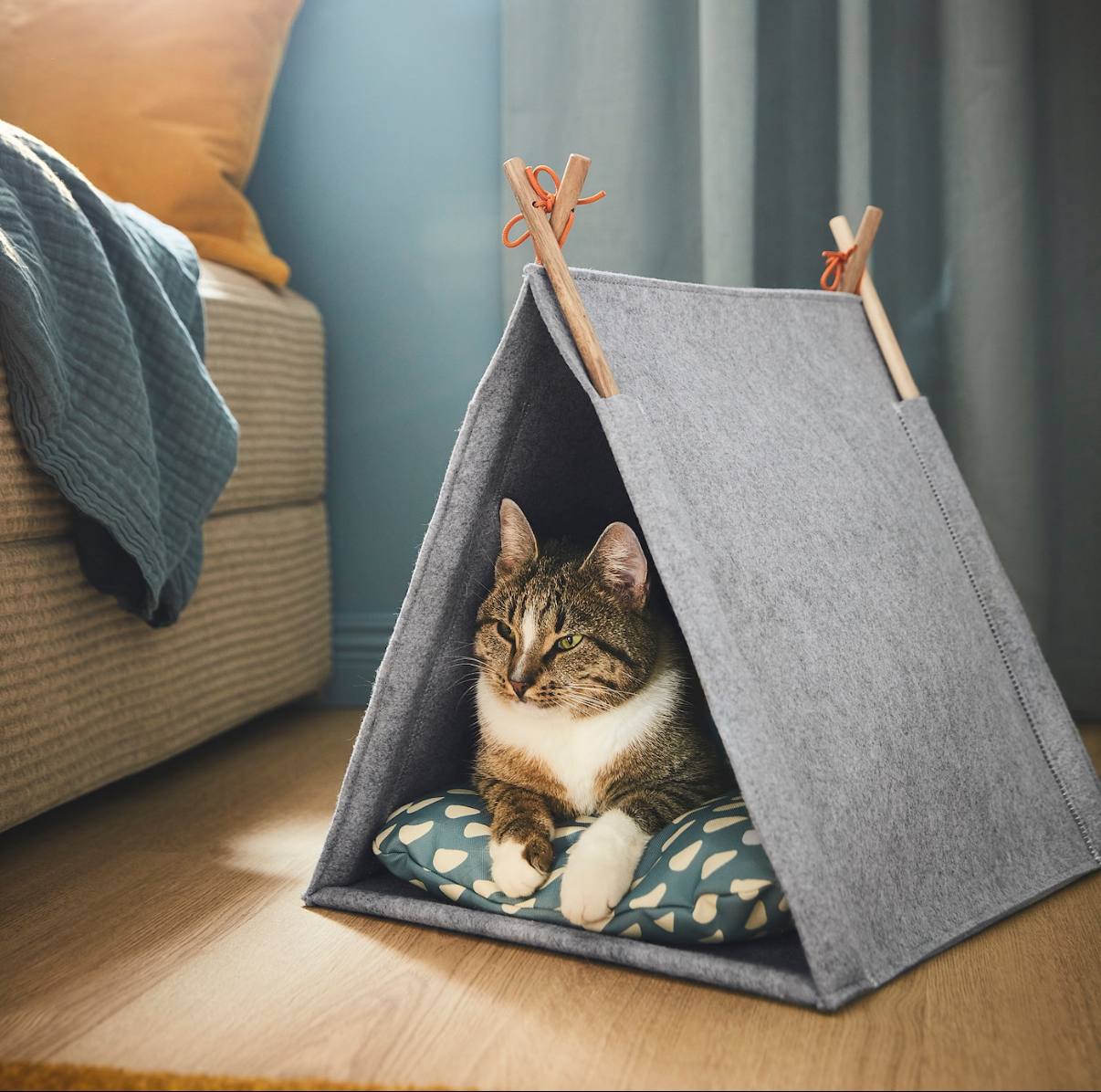 Милота, канадская IKEA выпустила уютный домик-вигвам для котов за 20 канадских долларов (1365 рублей). Пишут, что хвостатые могут ощутить себя в безопасности, расслабиться и хорошо выспаться | Сетка — социальная сеть от hh.ru