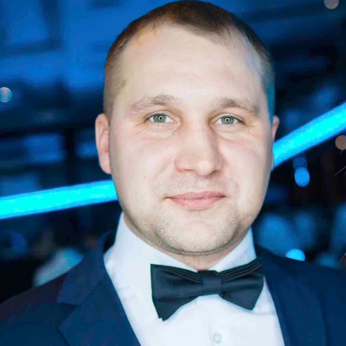 Антон Лавров