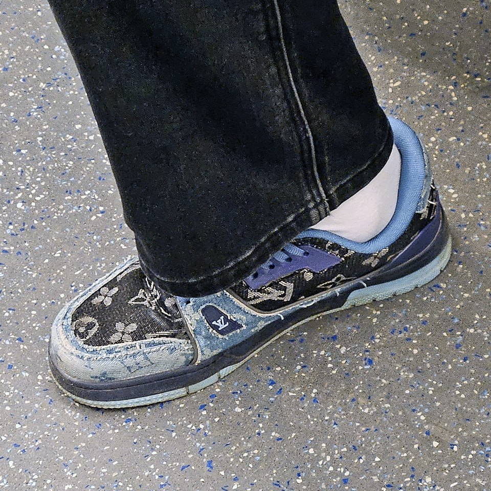 Хватаем симпатишный джинсовый ЛУИ ВУТТОН по народным ценам 😄
🪙Цена#1
🪙Цена#2
Вот тут возможно оригинал 💰💰💰
Посмотреть и.. | Сетка — социальная сеть от hh.ru