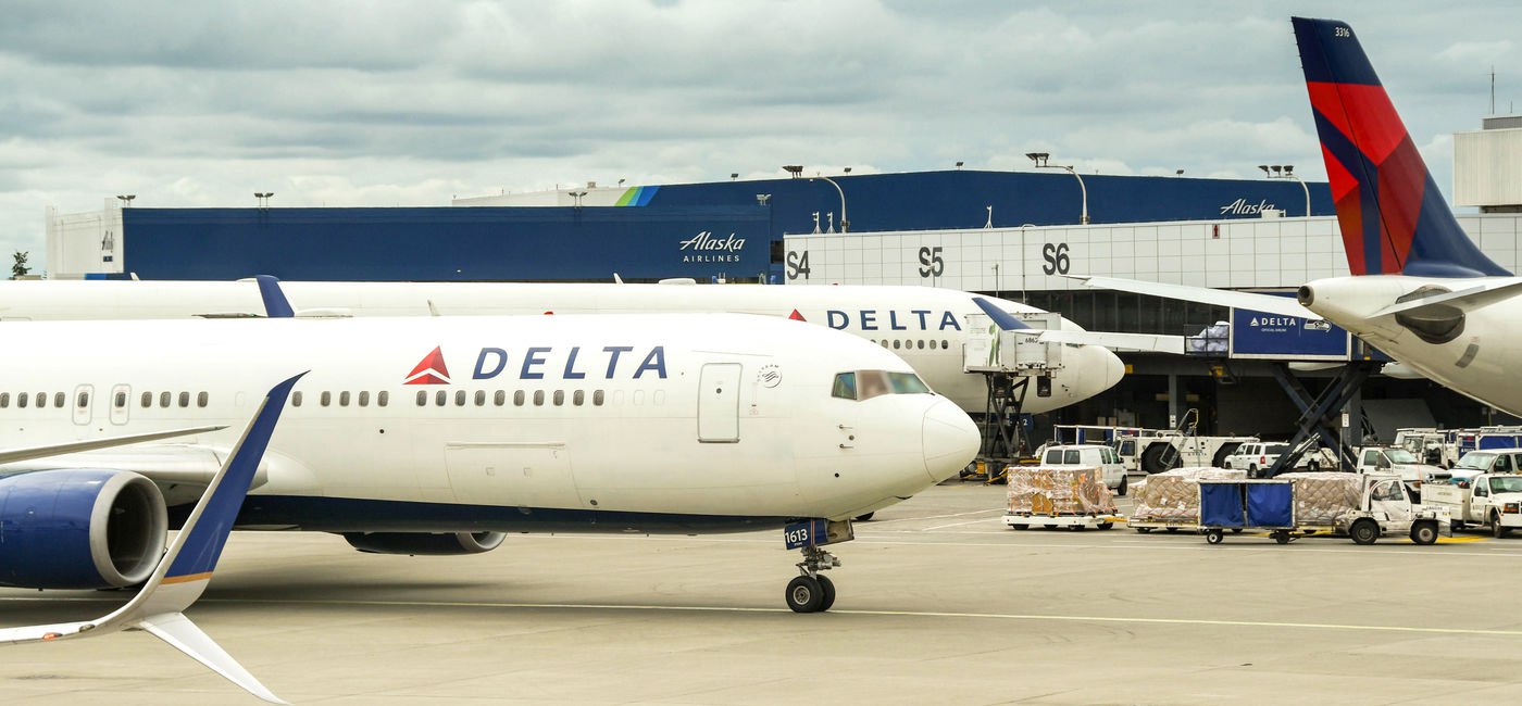 Watch Two Planes Collide While Taxiing at Seattle Airport
A taxiing plane crashed into a parked aircraft in the latest disconcerting aviation incident at Washington’s Seattle-Tacoma International Airp... | Сетка — социальная сеть от hh.ru