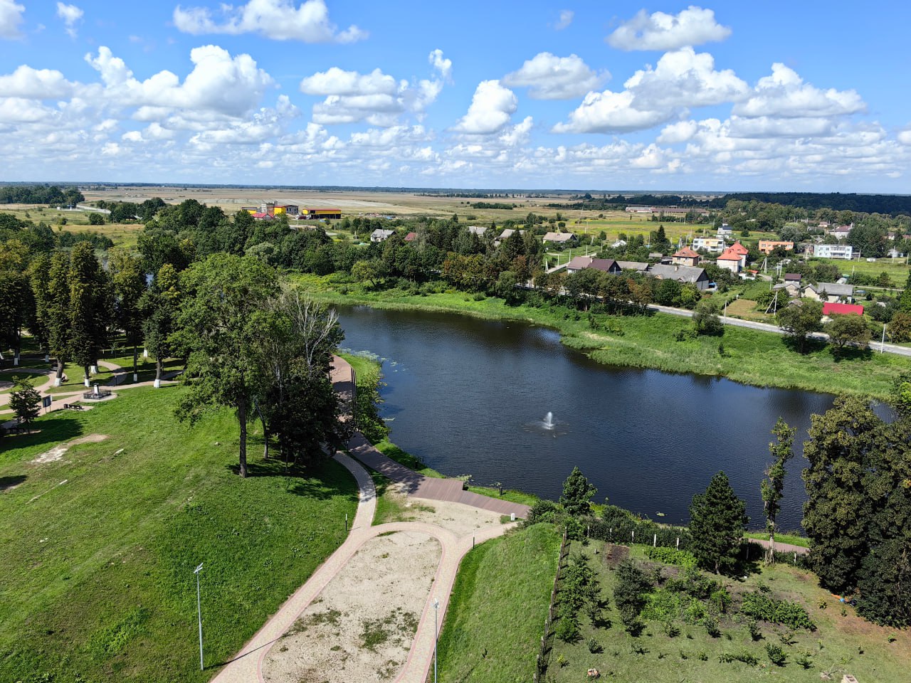 Рубрика фотоблог📸
Нестандартное знакомство с Калининградской областью:
1️⃣Церковь Михаила Архангела — православный храм в городе Черняховске (протестантская реформаторская кирха Инстербурга с 1890 год... | Сетка — социальная сеть от hh.ru