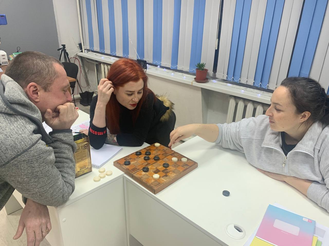 Неделя шашек.
На моих занятиях #пишемвместе можно ожидать все.
Неделя 🧩, сейчас вот шашки, затем… пока интрига | Сетка — социальная сеть от hh.ru