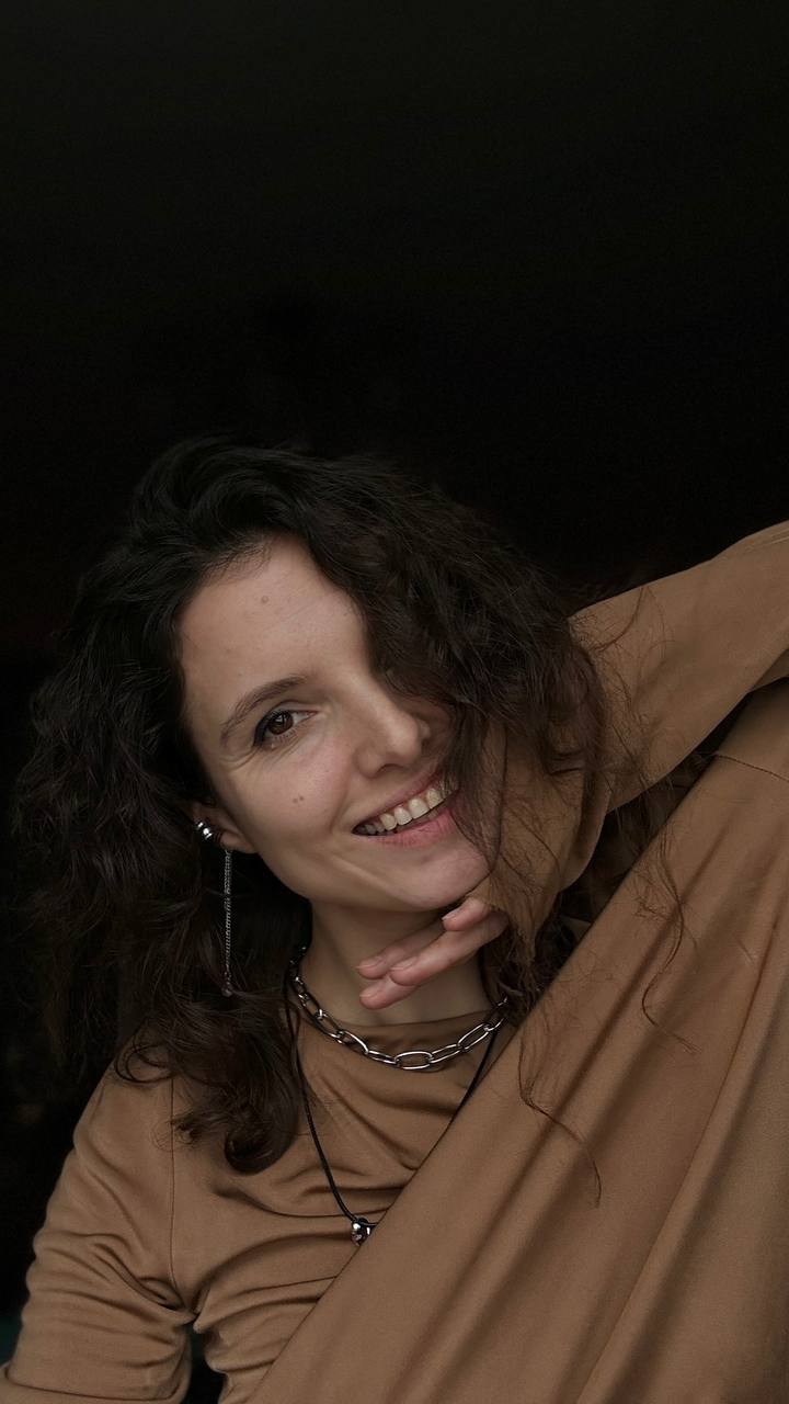 У меня в канале прибавление, поэтому сегодня тот самый день, чтобы представиться…
Я Юля и мне сегодня 33 🥳 дратути, приятно познакомиться!
10 лет я отработала в сфере ИТ 🤓, а сейчас я дипломированный ... | Сетка — социальная сеть от hh.ru