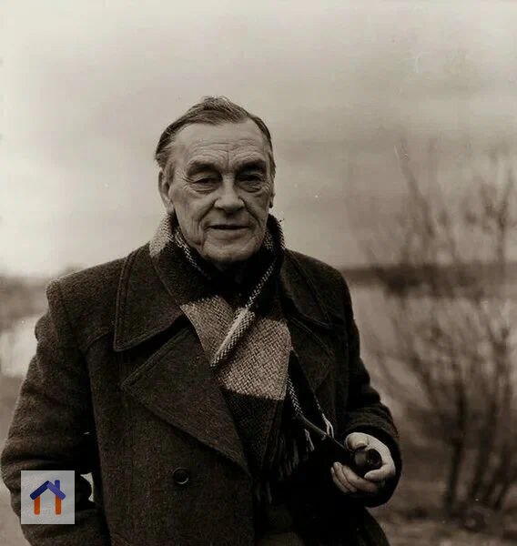 В последний месяц осени, на склоне
Суровой жизни,
Исполненный печали, я вошел
В безлиственный и безымянный лес.
Он был по край омыт молочно-белым
Стеклом тумана | Сетка — социальная сеть от hh.ru