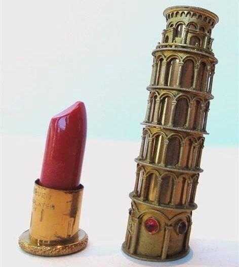 Губная помада в форме Пизанской башни, 1940-е.
Винтажная мода - Подписаться | Сетка — социальная сеть от hh.ru