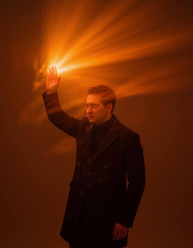 Не веруя обманчивому миру
Идеалам лжи и потребления 
Находишь выход к своему эфиру 
И своего же вдохновения 
Перебивая разными путями 
Помехи в облаке 
Помехи на земле 
Чужие фразы чуждыми устами
Сгор... | Сетка — социальная сеть от hh.ru