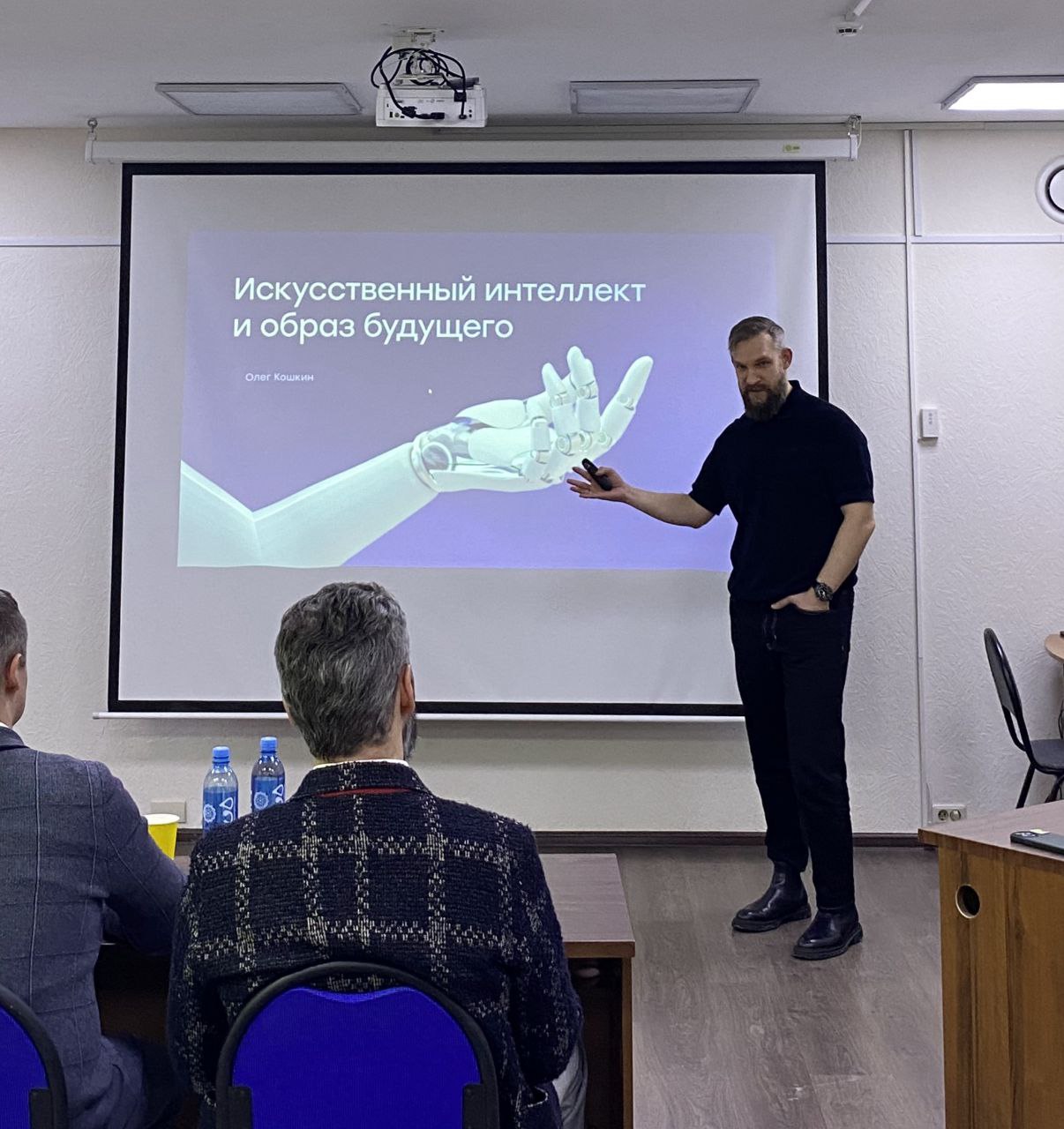 #беседкахохрякова
Традиционная субботняя колонка из беседки.
Интенсивность прошедшей рабочей недели била все мои рекорды. Апогеем была пятница. Предстояло пять часов выступлений перед аудиториями | Сетка — социальная сеть от hh.ru