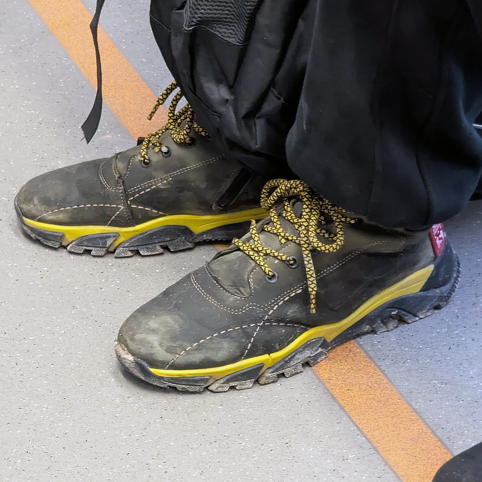 Крокодил Гена сменил аккордеон на бетон.. | Сетка — социальная сеть от hh.ru