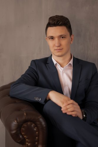 Всем привет!!
Пришла очередь и мне написать пост-знакомство!
Меня зовут Юрий Суздальцев. Я финансовый директор крупного торгового Холдинга.
Моя карьера началась с должности помощника бухгалтера | Сетка — социальная сеть от hh.ru