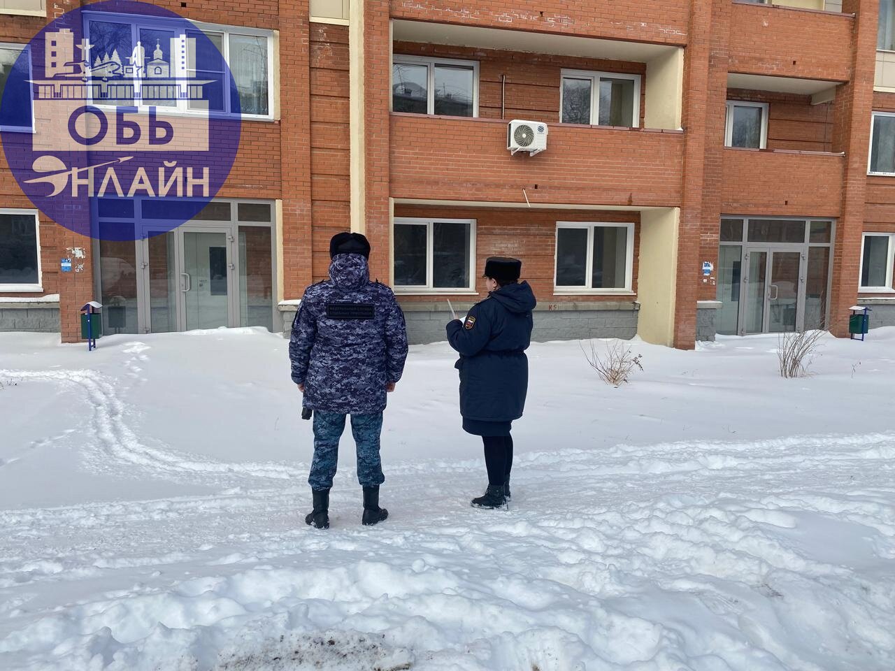 ↗ Под контролем судебных приставов обчане получили ключи от квартир
Судебные приставы восстановили права троих участников долевого строительства в г. Обь. Гражданам передали ключи от квартир | Сетка — социальная сеть от hh.ru