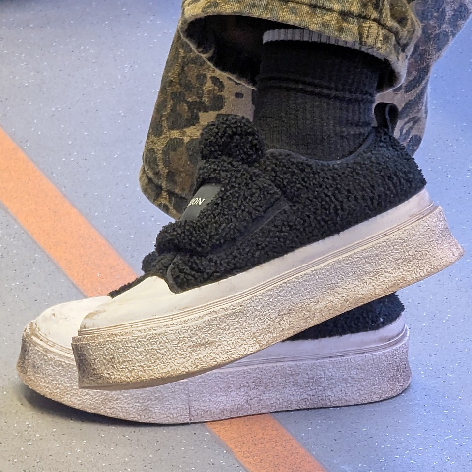 А тут у нас специальное издание: UGG x Converse x Барашек Шон
Найдены тут 👇
🪙Цена#1
И о погоде 🌨
Сегодня в Москве небольшой снег
Утром -2 ❄️
Днём -1 ❄️
Вечером -1 ❄️
#обувь #февраль #2025г #ногимосков... | Сетка — социальная сеть от hh.ru