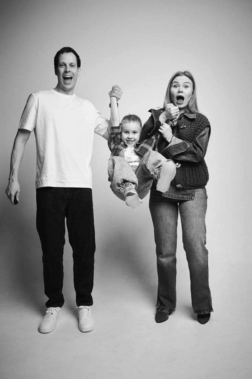 Такая простая фотосессия и столько эмоций
Если никогда не пробовали сделать фотосессию в студии без фотографа, я очень рекомендую попробовать | Сетка — социальная сеть от hh.ru