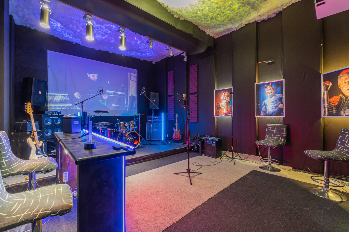 Услуга «Видео-визитка»
У каждой успешной, музыкальной группы есть видео-визитка! Она необходимо как коммерческим коллективам, так и командам для подачи заявок на музыкальные фестивали! Позвони нам сей... | Сетка — социальная сеть от hh.ru