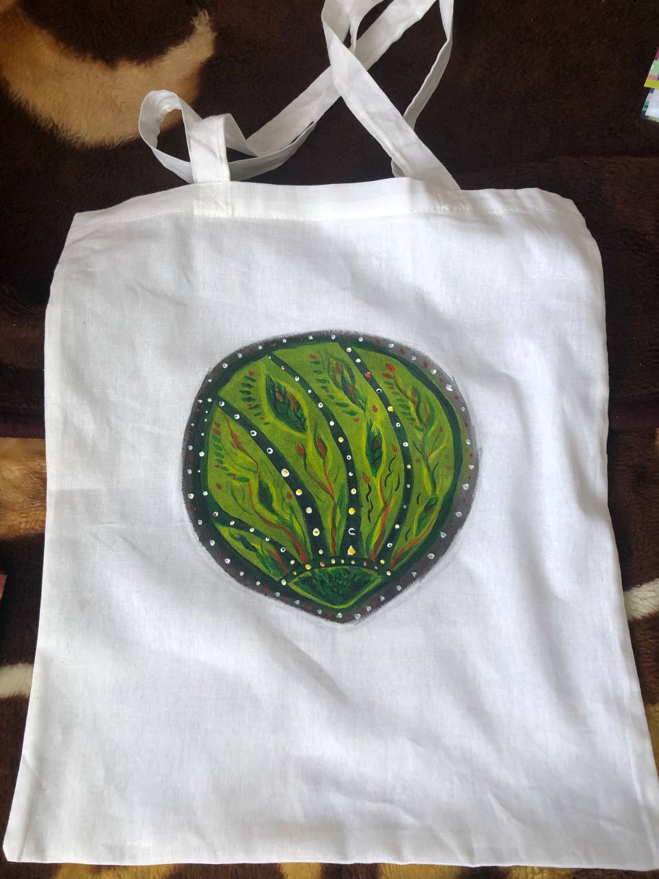 Если кому интересно, что за белая ткань на днях так преобразилась 🎨
Это был белый шоппер. Вот такой он в итоге при дневном освещении.
☺️И я довольная результатом | Сетка — социальная сеть от hh.ru