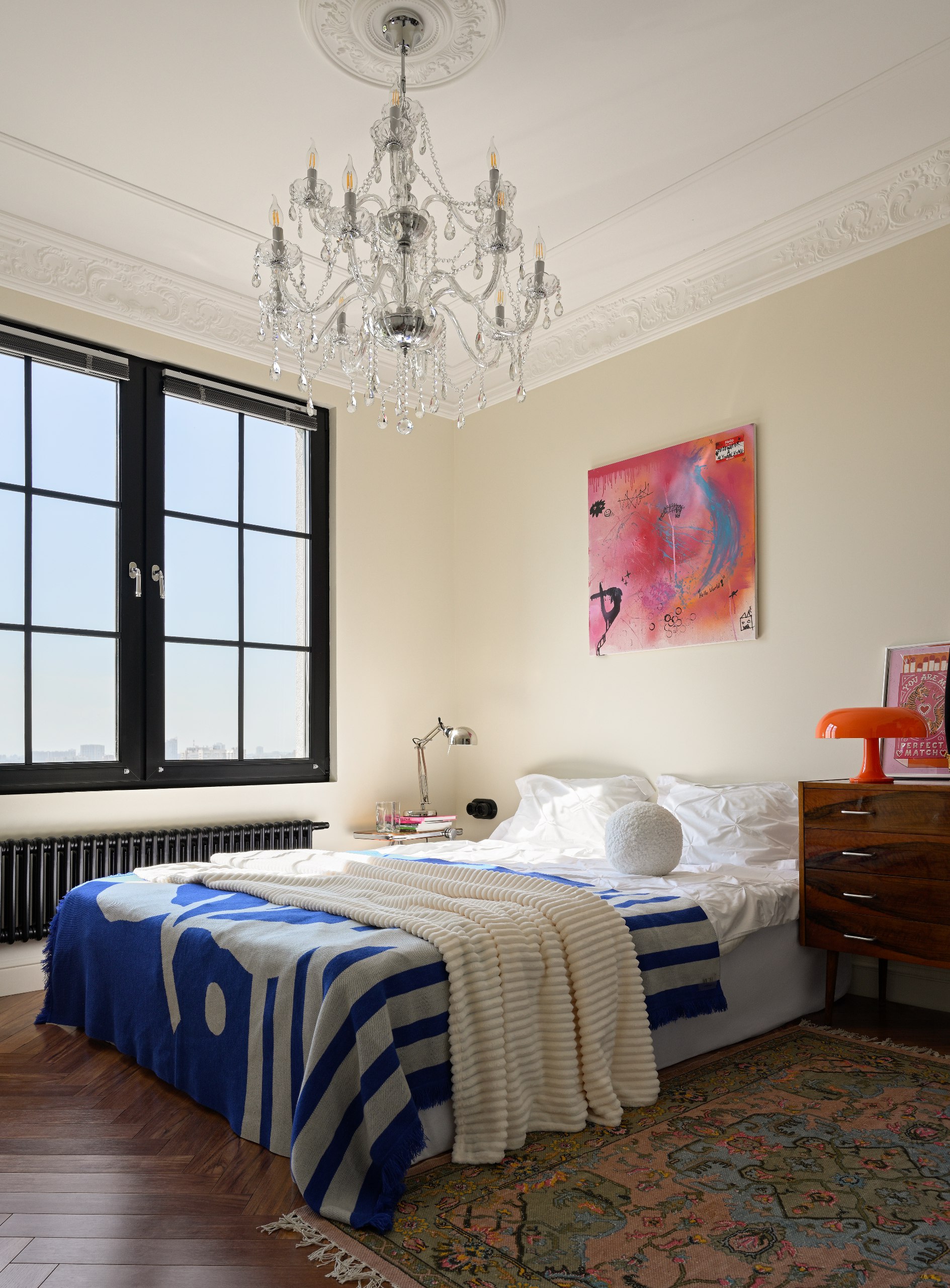 Дизайнер Серафима Гавриленко полностью изменила планировку и стиль стандартной однокомнатной квартиры ради двух особенных пожеланий заказчиков — творческая пара хотела яркие акценты в интерьере и дома... | Сетка — социальная сеть от hh.ru