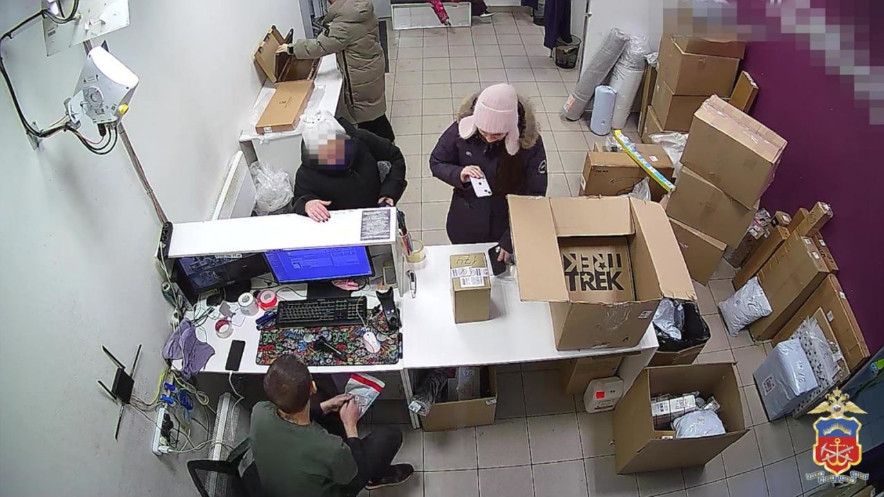 Оператор пункта выдачи маркетплейса в Мурманске украл у клиентки ювелирное украшение
Работница одного из пунктов выдачи заказов маркетплейса из Мурманска обратилась в полицию с заявлением о краже зака... | Сетка — социальная сеть от hh.ru