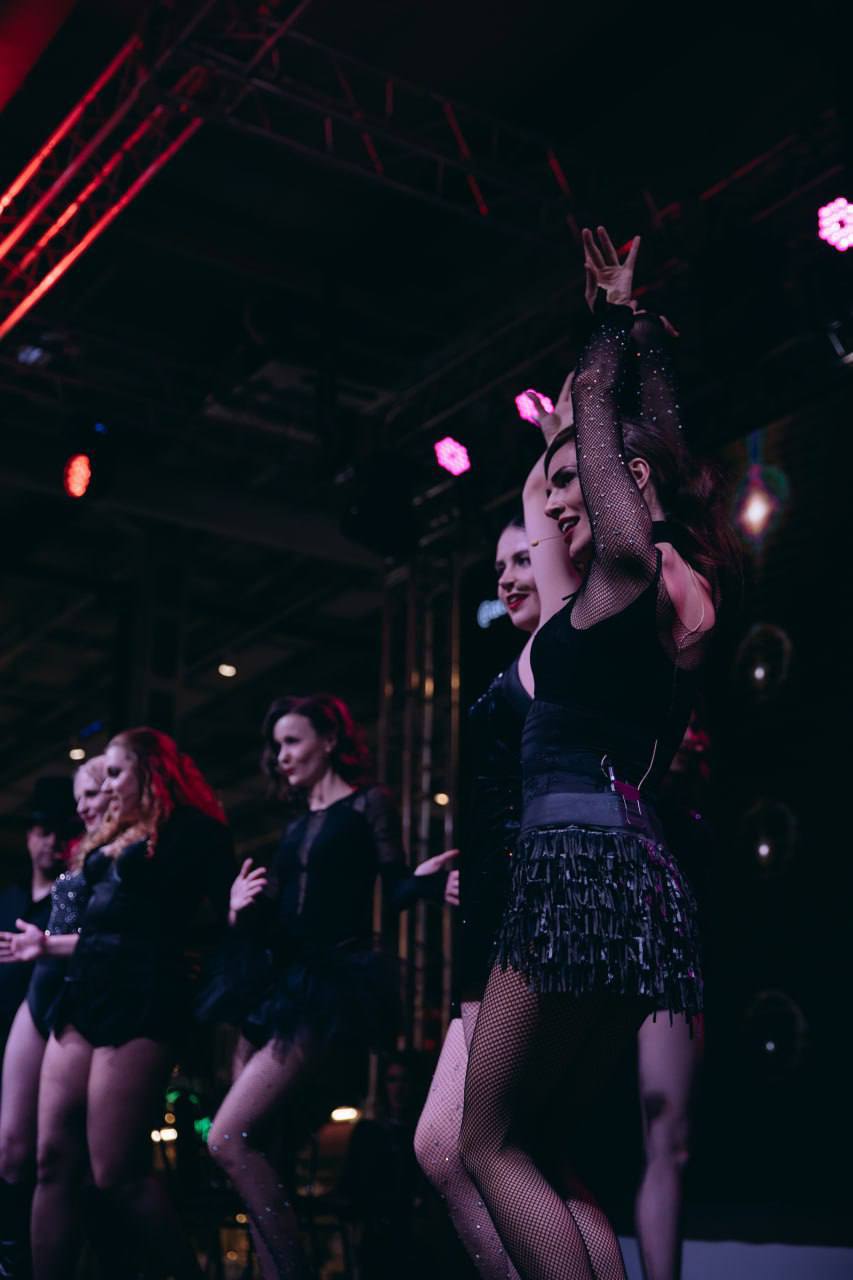 💃Мюзикл-шоу «Chicago&Cabare» покажут бесплатно в Депо «Три вокзала»
14 февраля в 21:30
«Чикаго Кабаре» – это яркая, динамичная, костюмированная и театрализованная программа с элементами иммерсивного ш... | Сетка — социальная сеть от hh.ru