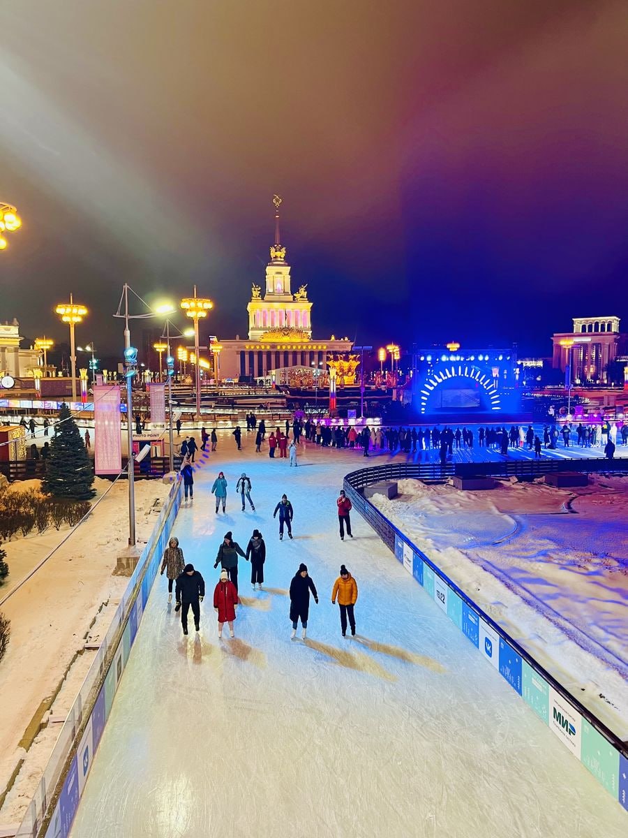 ⛸Ночные катания на ВДНХ
С 23:30 14 февраля до 02:00 15 февраля
Гости катка смогут получить уникальные впечатления и насладиться яркой иллюминацией под открытым ночным небом🌌
Посетители катка смогут оп... | Сетка — социальная сеть от hh.ru