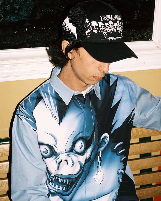 Ого, Palace заколлабился с Death Note и выпустил целую капсулу шмота по легендарному аниме. В коллекции есть: тишки с главными героями, худи, лонгсливы, куртки и даже сумка. Дроп 14-15 февраля | Сетка — социальная сеть от hh.ru