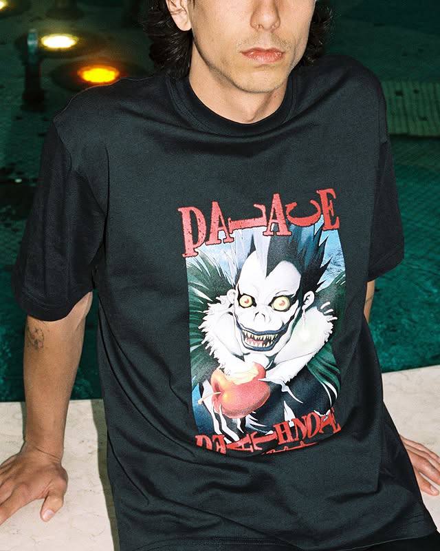 Ого, Palace заколлабился с Death Note и выпустил целую капсулу шмота по легендарному аниме. В коллекции есть: тишки с главными героями, худи, лонгсливы, куртки и даже сумка. Дроп 14-15 февраля | Сетка — социальная сеть от hh.ru
