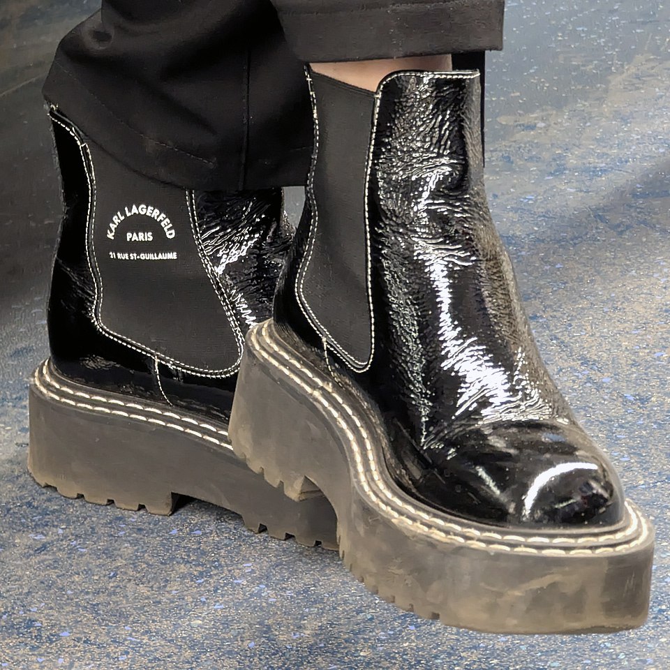 На случай, если захочешь блистать и топтать одновременно!
Карл Лагерфельд одобрил бы? 🤔
Не найдены... нигде.. | Сетка — социальная сеть от hh.ru