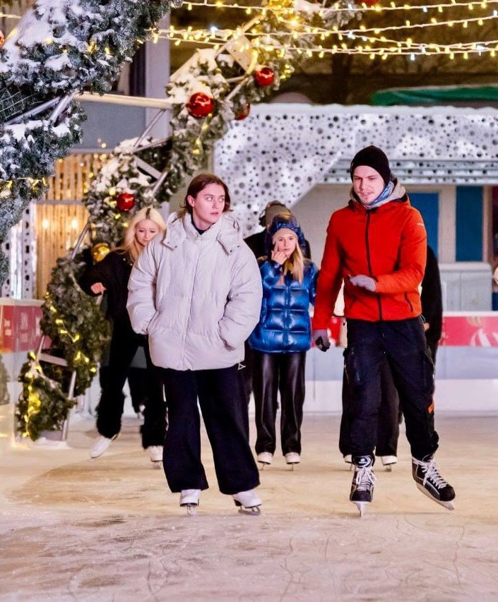 🎧Вечеринка в наушниках на льду пройдет в саду «Эрмитаж»
14 февраля в 21:00
На фестивале каждый участник получит наушники, в которых будет играть диджейский сет
Попробуйте новый интересный опыт зимнего... | Сетка — социальная сеть от hh.ru