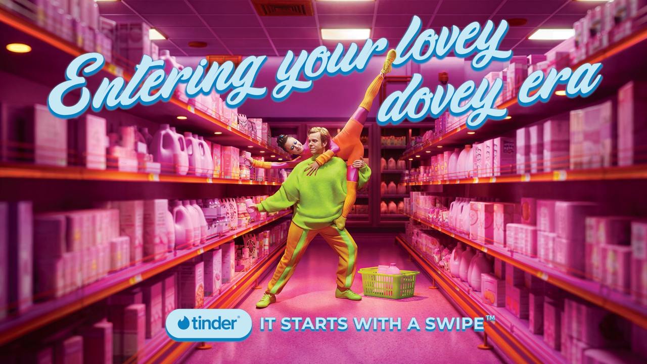 Продаем любовь: купи один раз, пользуйся всю жизнь 🤩
💞 Tinder в 2023 году запомнился двумя событиями: ушел из России и запустил яркую рекламную кампанию «It starts with a swipe» // «Всё начинается со ... | Сетка — социальная сеть от hh.ru