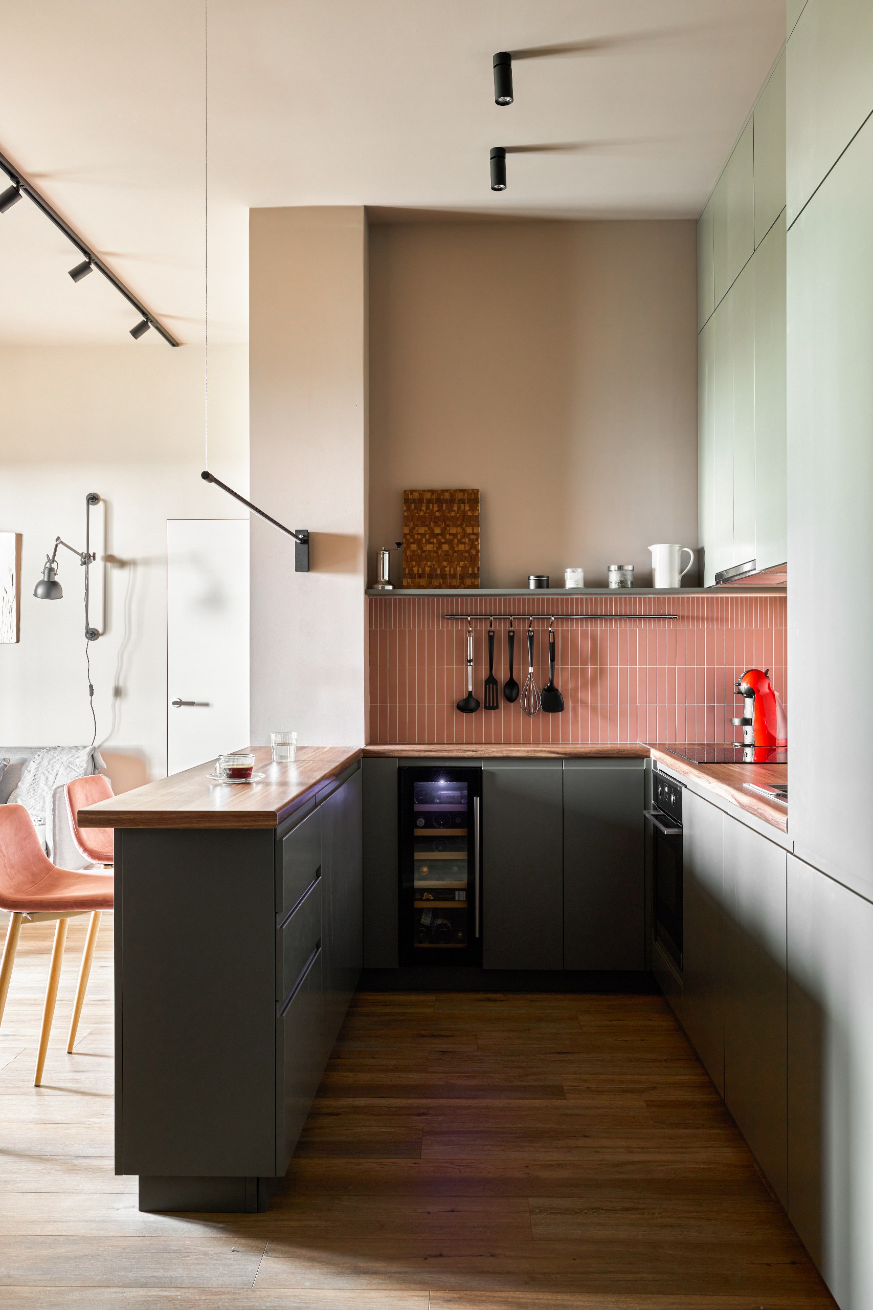 Заказчица, успешный маркетолог и брендмейкер, однажды пришла на урок английского и... влюбилась. Нет, не в преподавателя — в интерьер квартиры | Сетка — социальная сеть от hh.ru