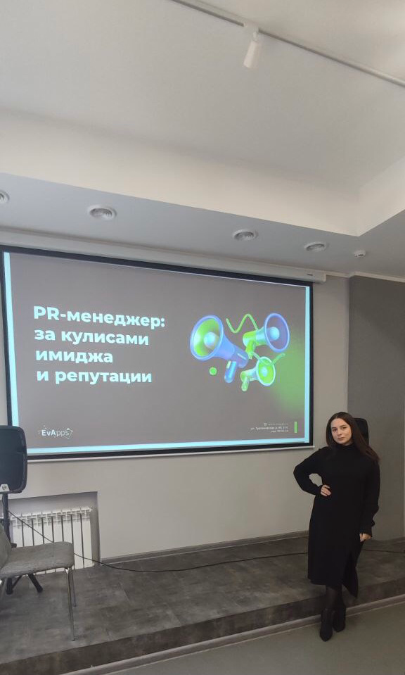Вчера в уютной атмосфере в Библиотечно-информационного комплекса прошла встреча контрастов «#ЧёрноеБелое». Это был настоящий диалог специалистов и ребят, стоящих на пороге выбора профессии | Сетка — социальная сеть от hh.ru