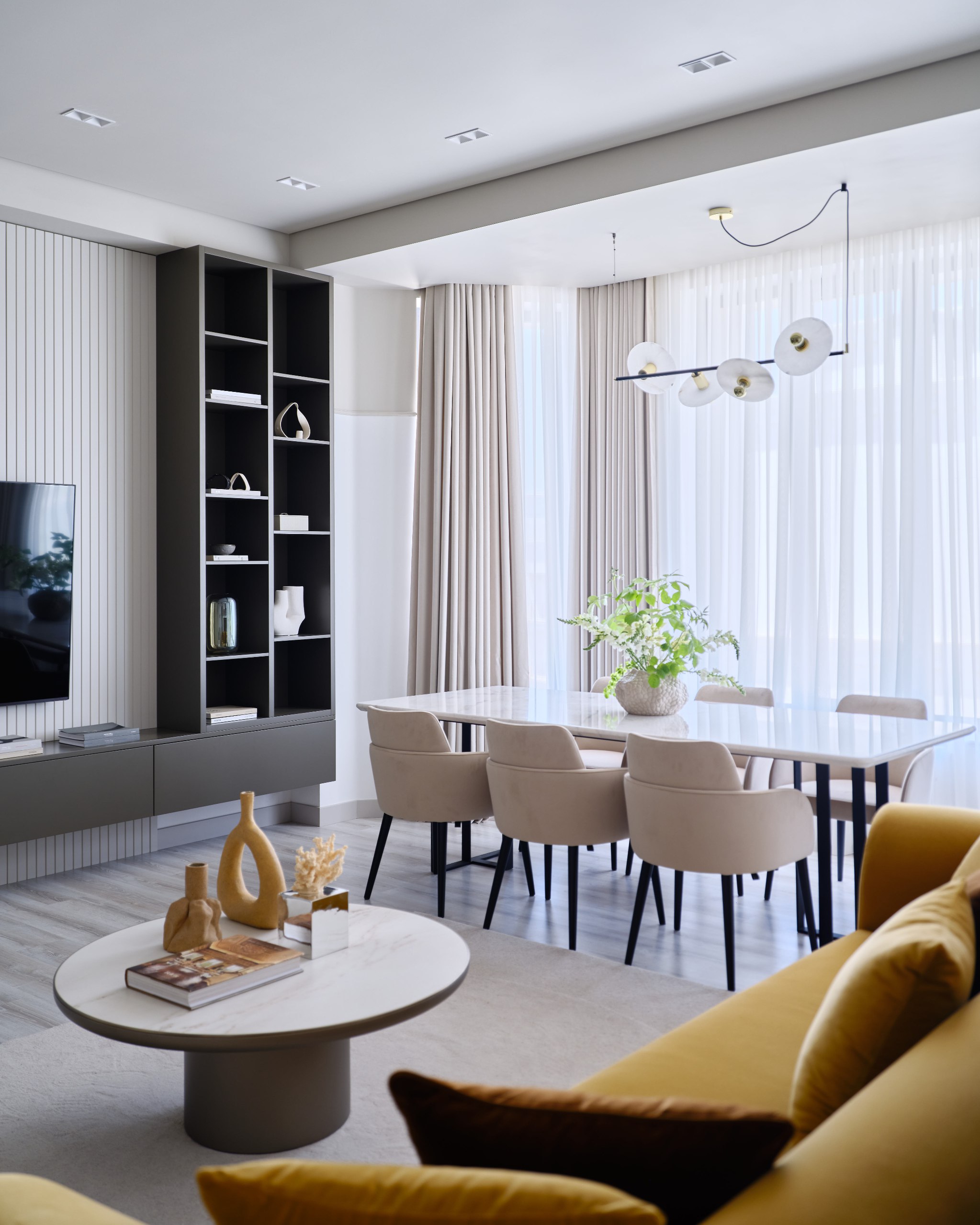 Заказчики, курсирующие между Актау и Алматы, задумали объединить две смежные квартиры и обратились к дизайнерам Екатерине Абакуловой и Анастасии Казаковой уже после покупки напольного покрытия | Сетка — социальная сеть от hh.ru