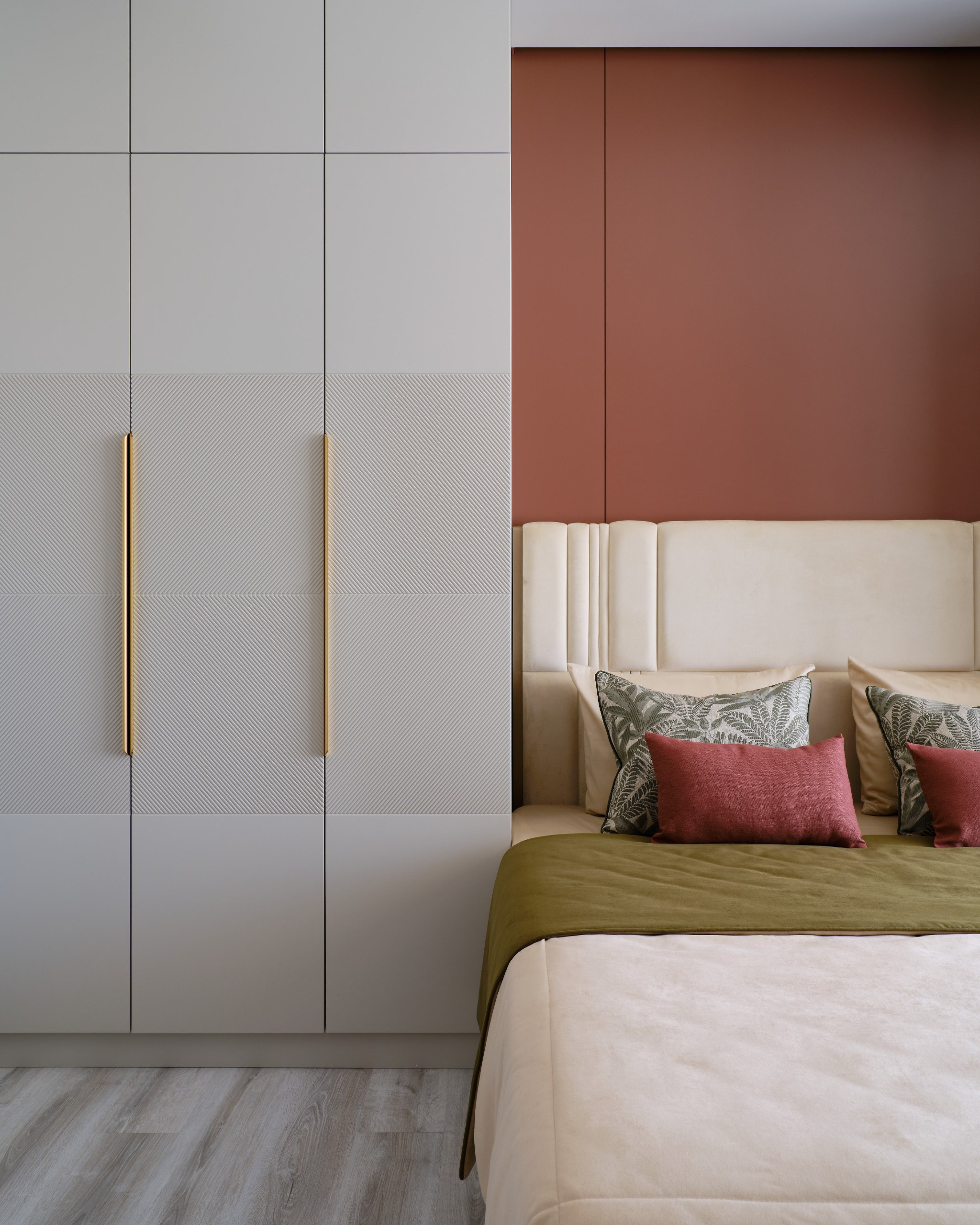 Заказчики, курсирующие между Актау и Алматы, задумали объединить две смежные квартиры и обратились к дизайнерам Екатерине Абакуловой и Анастасии Казаковой уже после покупки напольного покрытия | Сетка — социальная сеть от hh.ru