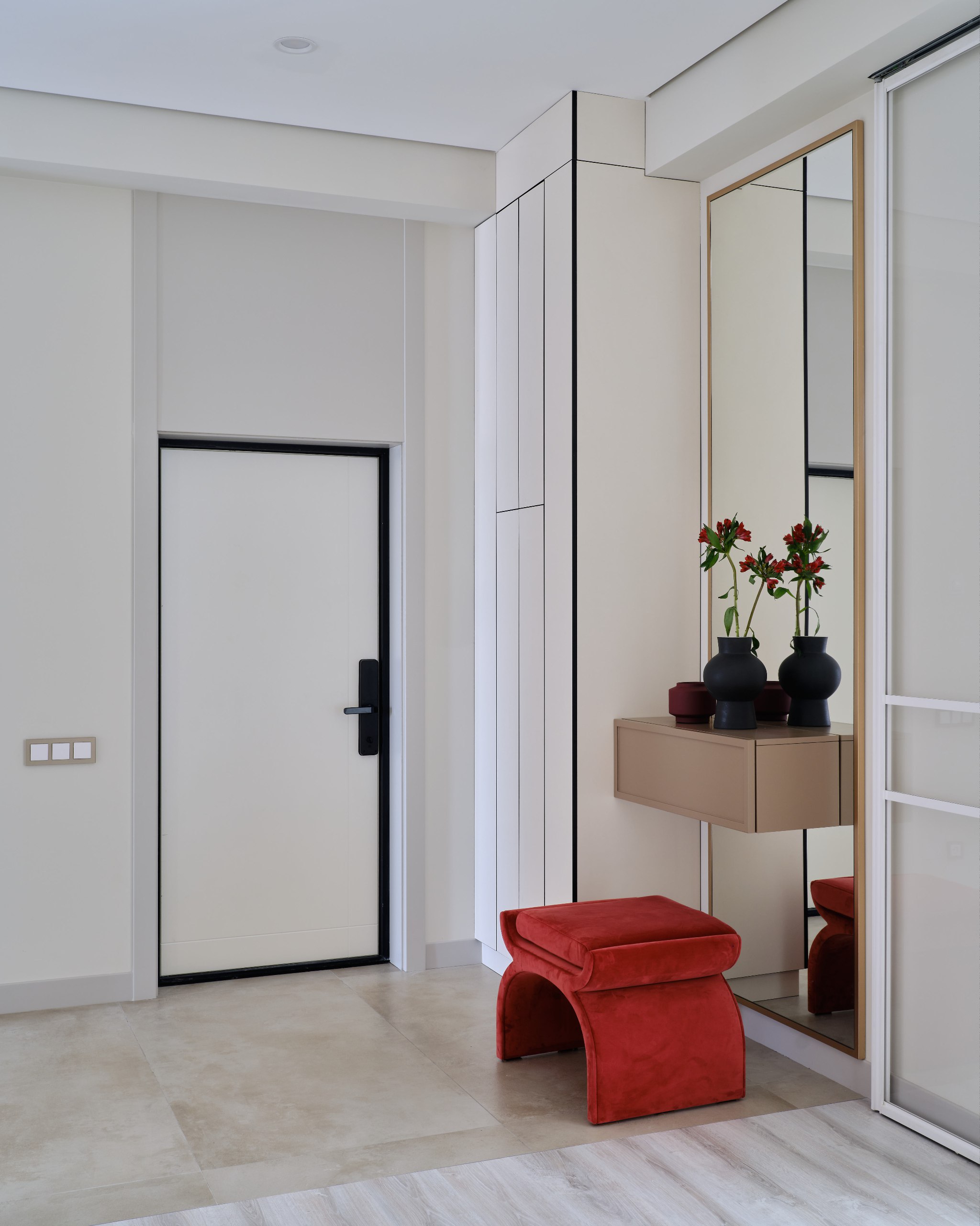 Заказчики, курсирующие между Актау и Алматы, задумали объединить две смежные квартиры и обратились к дизайнерам Екатерине Абакуловой и Анастасии Казаковой уже после покупки напольного покрытия | Сетка — социальная сеть от hh.ru