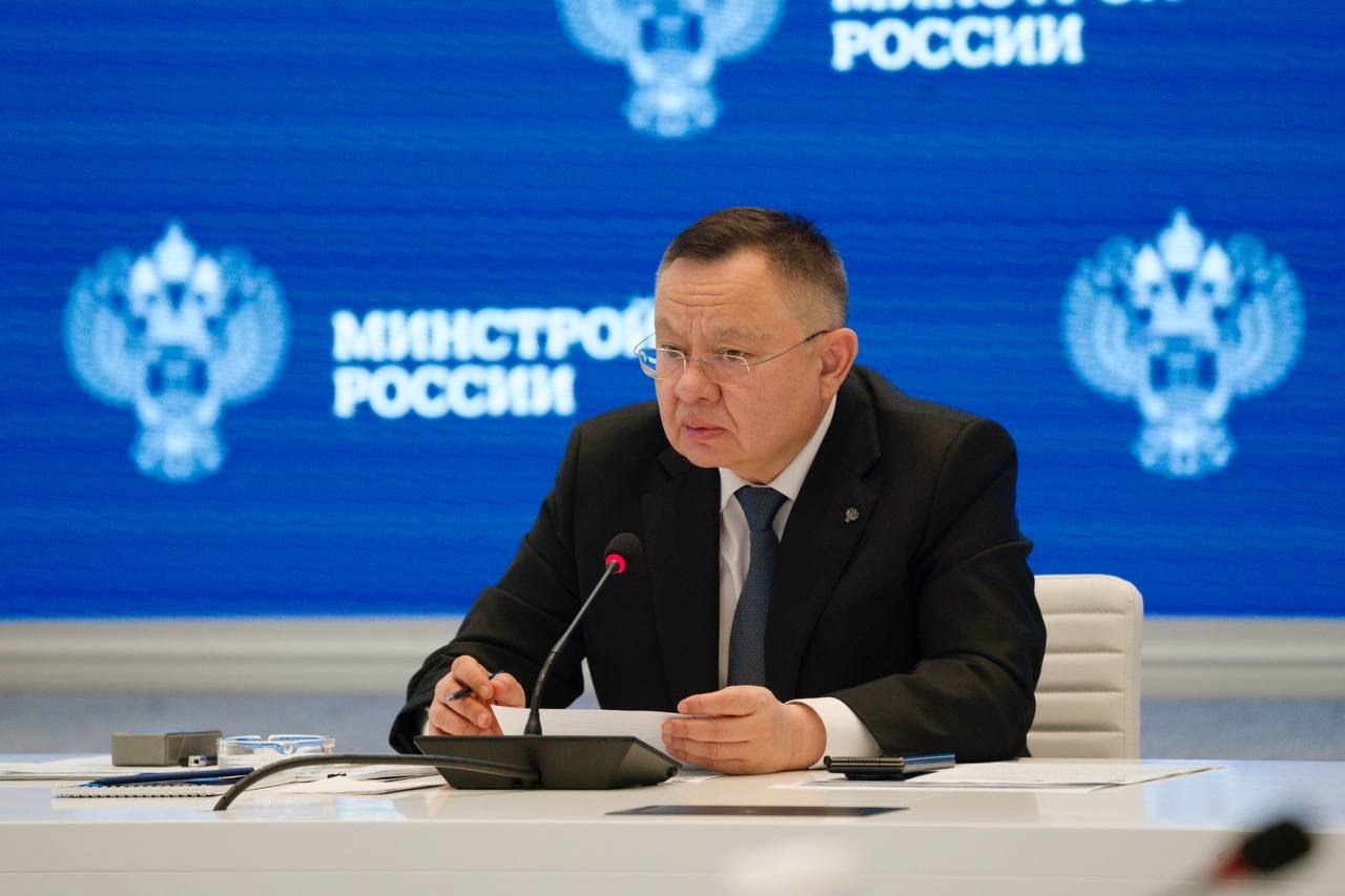 Министр строительства и ЖКХ РФ Ирек Файзуллин и Министр экономического развития Российской Федерации Максим Решетников провели совместное совещание
Обсудили вопросы реализации мероприятий и достижения... | Сетка — социальная сеть от hh.ru