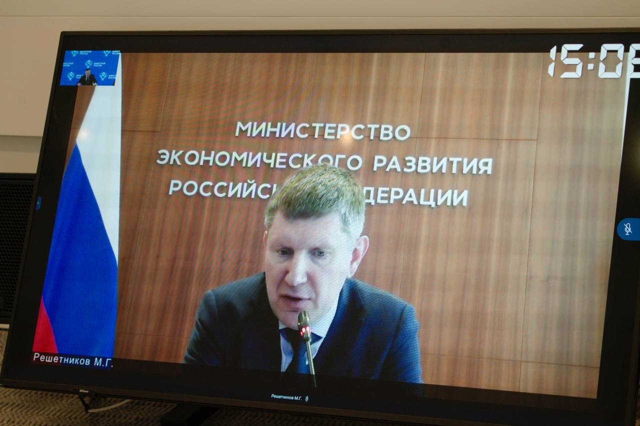 Министр строительства и ЖКХ РФ Ирек Файзуллин и Министр экономического развития Российской Федерации Максим Решетников провели совместное совещание
Обсудили вопросы реализации мероприятий и достижения... | Сетка — социальная сеть от hh.ru
