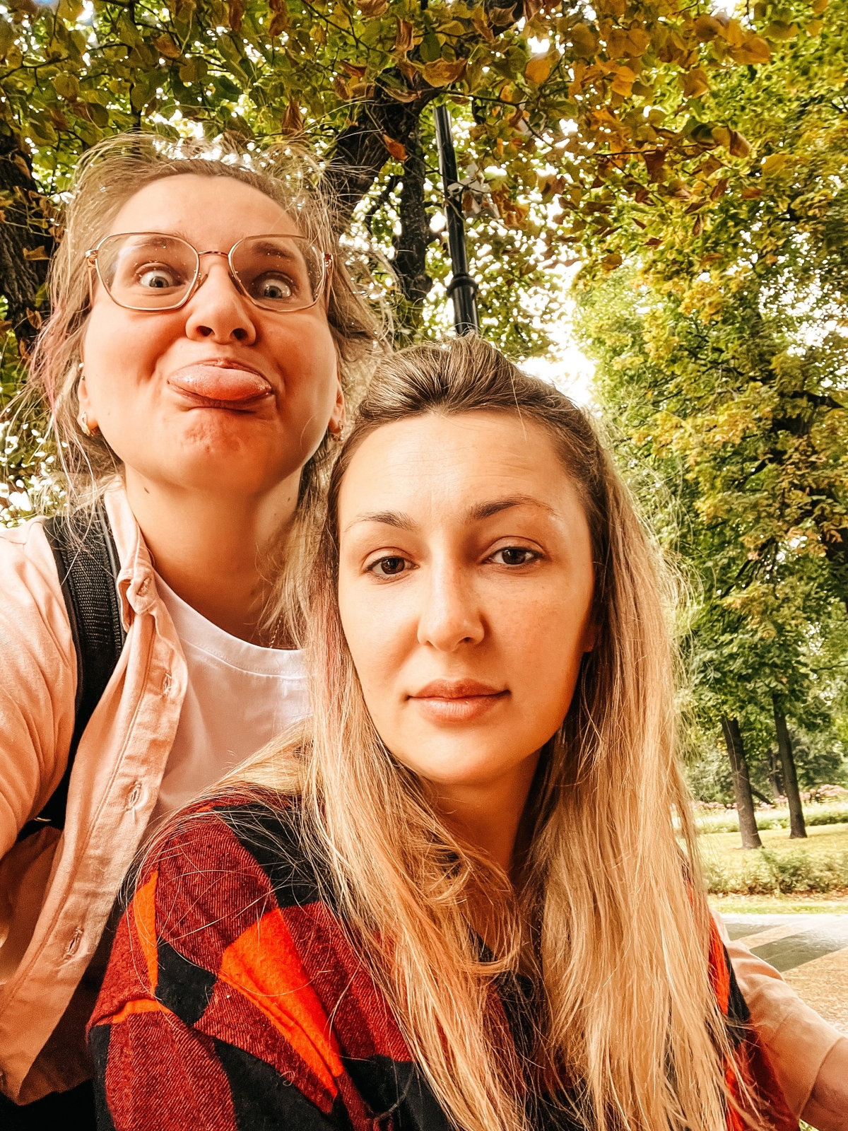 #друллеги 🎉
Все началось, когда я перешла в новый отдел. Сначала было ощущение, что меня здесь просто не замечают 😈 | Сетка — социальная сеть от hh.ru