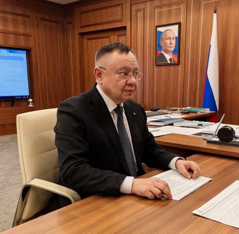 Министр строительства и ЖКХ РФ Ирек Файзуллин и сенатор РФ Василий Голубев обсудили развитие мер поддержки строительной отрасли на 2025 год
📄 В рамках встречи рассмотрели вопрос совершенствования дейс... | Сетка — социальная сеть от hh.ru