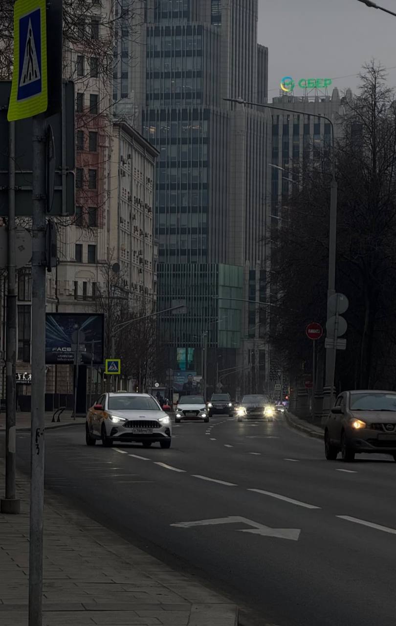 Серая Москва тоже прекрасна 😍
Как вы считаете?
❤️ — любая Москва прекрасна
😍 — люблю когда солнечно
😁 — не люблю Москву
📲Подпишитесь на Вдвижении | Сетка — социальная сеть от hh.ru