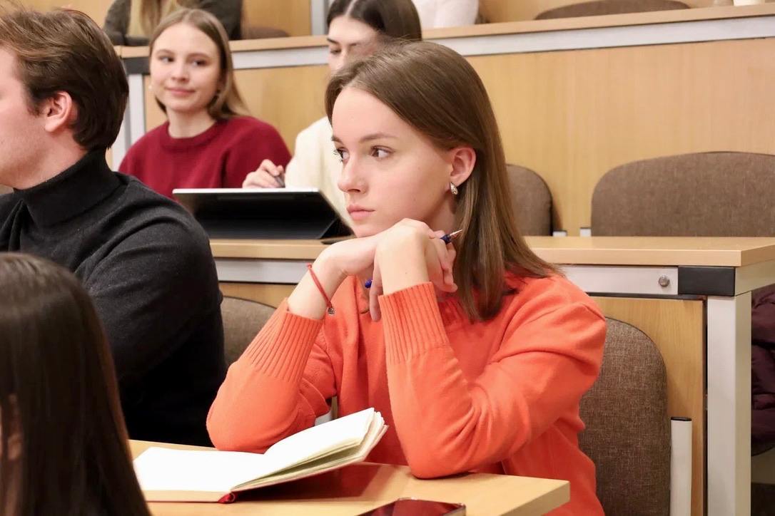 💡Гениальные идеи рождаются в хаосе!
Как придумать крутую идею для стартапа или своего проекта? Вчера на мастер-классе "Методы и правила креативного штурма" наши участники погрузились в мир нестандартн... | Сетка — социальная сеть от hh.ru