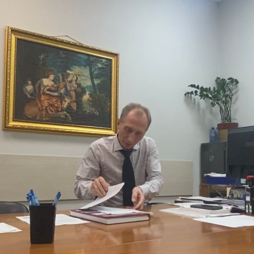 В чем причина такой популярности НОТАРИУСА АЛЕКСАНДРА ФЕДОРЧЕНКО?
В 1997–2000 годах Александр Федорченко работал в аппарате думской фракции «Наш дом — Россия» и был сопредседателем экспертного совета ... | Сетка — социальная сеть от hh.ru