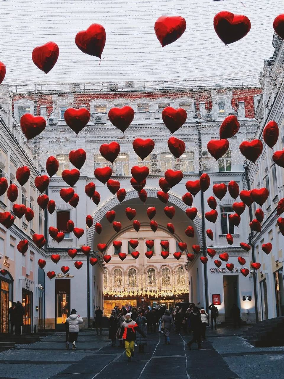 Поздравляем всех с Днем Влюбленных❤️
Места с тематическими украшениями для прогулки со своей второй половинкой❤️
📍БЦ «Товарищество Рябовской Мануфактуры», Холодильный переулок, 3
📍OMG Coffee, Нижний С... | Сетка — социальная сеть от hh.ru