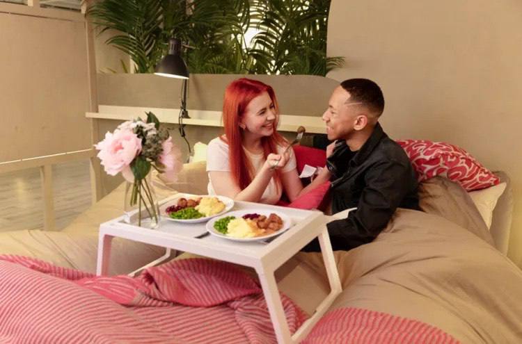 💞 Бренды тоже хотят любви! И вот, что они придумали ко Дню святого маркетинга Валентина👇
🔅 Ikea x Breeze предлагают найти свою половинку по матрасу | Сетка — социальная сеть от hh.ru